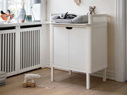 La commode à langer Kili de Sebra aux lignes esthétiques en bouleau