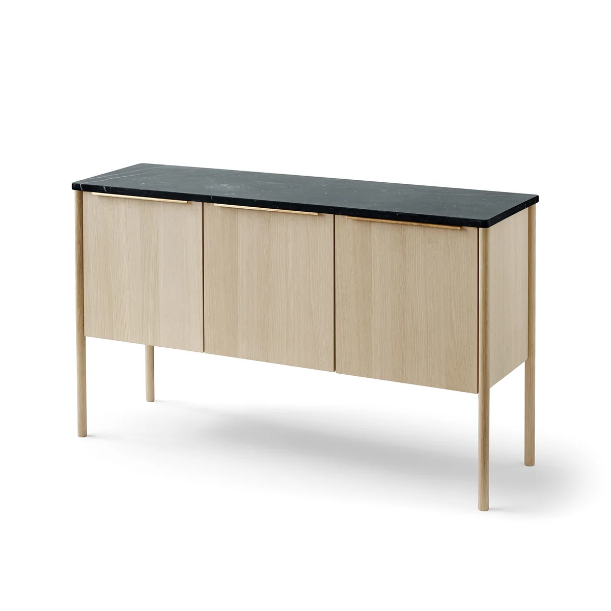 Fritz Hansen - Skagerak Jut Buffet, chêne / marbre noir Fritz Hansen - Skagerak Jut Buffet, chêne / marbre noir