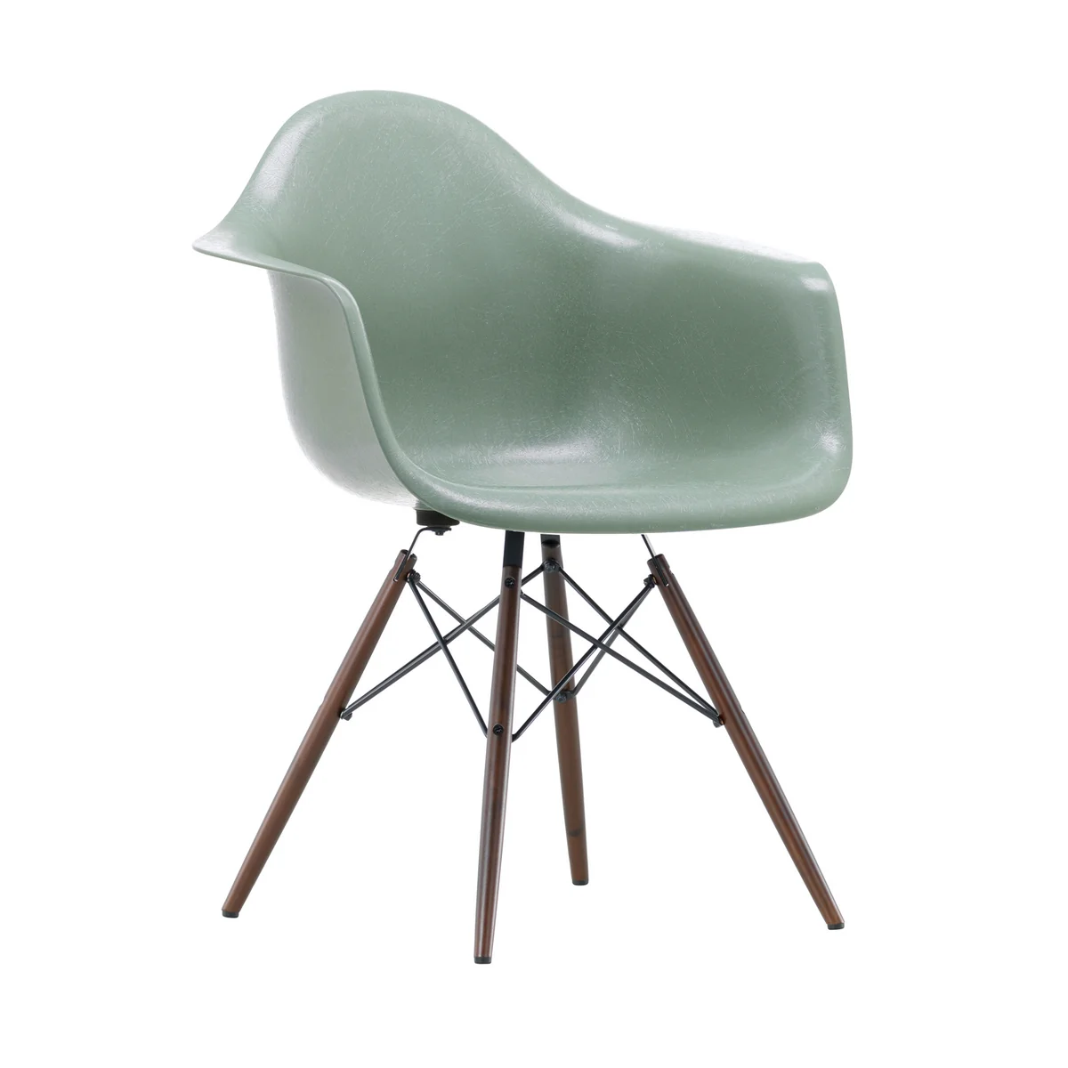 Vitra - Fauteuil eames en fibre de verre daw, érable foncé / eames vert mousse de mer (patins en feutre de base foncé)