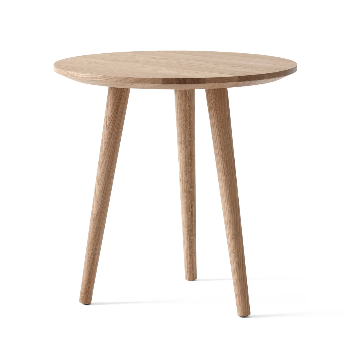 & tradition - In Between Table d'appoint SK13, Ø 48 cm, H 48cm / chêne huilé & tradition - In Between Table d'appoint SK13, Ø 48 cm, H 48cm / chêne huilé