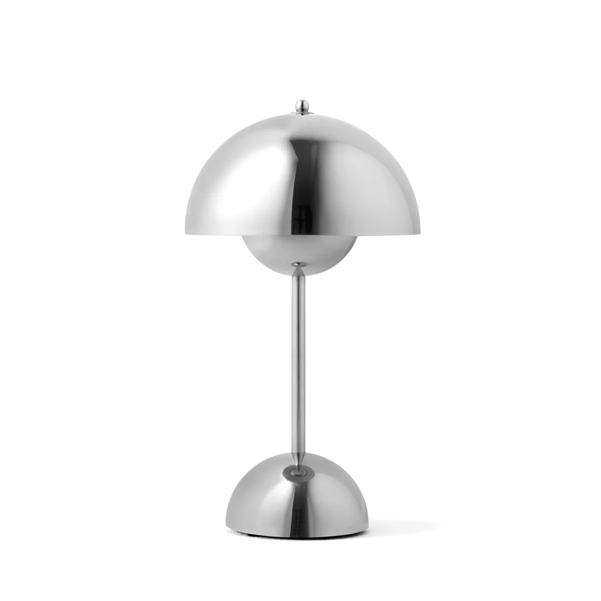 & Tradition - Flowerpot Lampe de table rechargeable VP9 avec câble de recharge magnétique, finition chromée & Tradition - Flowerpot Lampe de table rechargeable VP9 avec câble de recharge magnétique, finition chromée