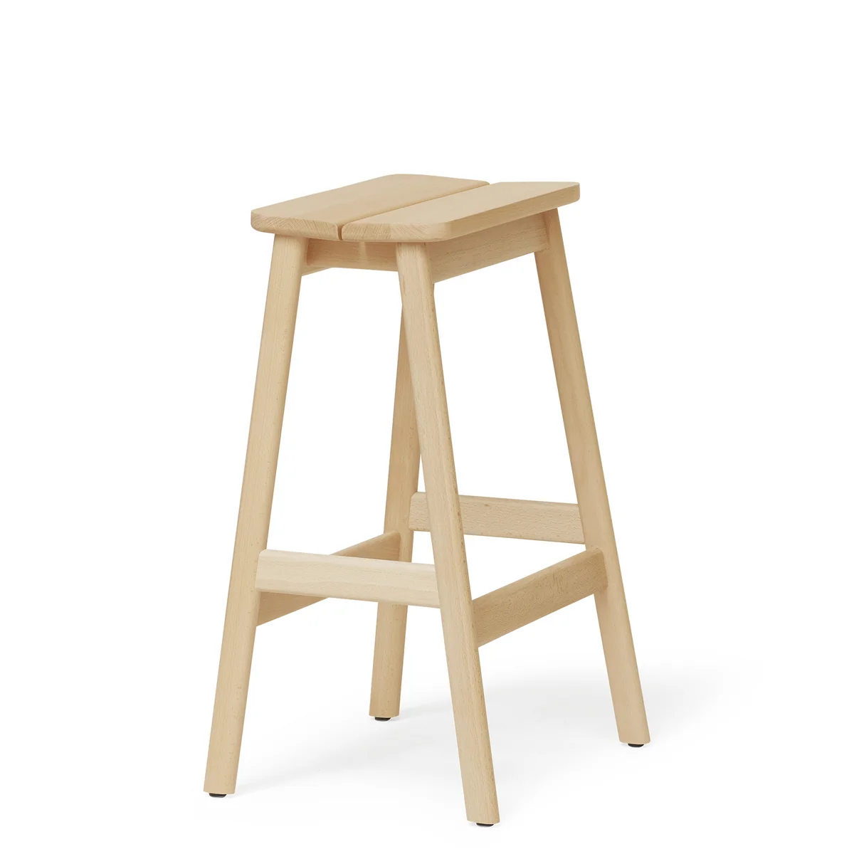 Form & Refine - Angle Tabouret de bar H 65 cm, hêtre blanc huilé Form & Refine - Angle Tabouret de bar H 65 cm, hêtre blanc huilé