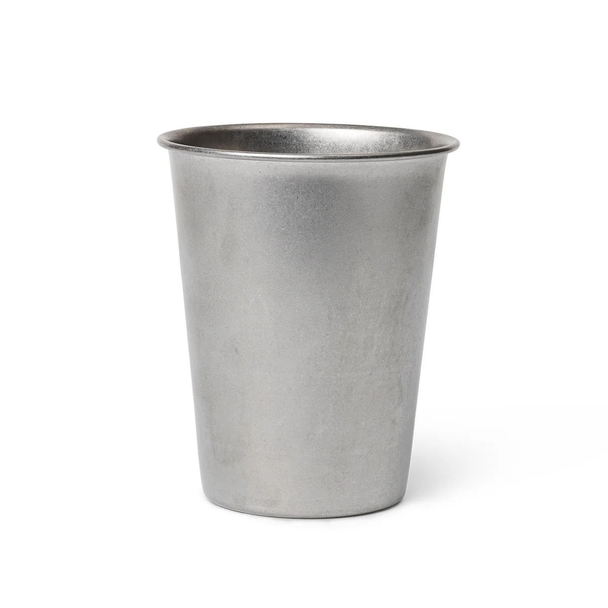 Ferm Living - Tumbled Gobelet, acier inoxydable Ferm Living - Tumbled Gobelet, acier inoxydable