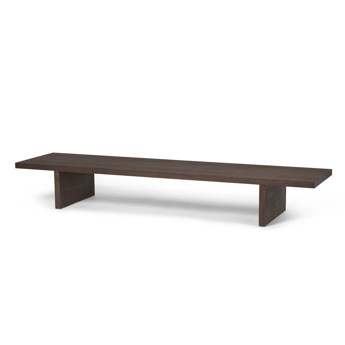 Ferm Living - Kona Low Table d'appoint, 140 x 34 cm, chêne teinté foncé Ferm Living - Kona Low Table d'appoint, 140 x 34 cm, chêne teinté foncé