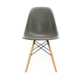 Vitra - Side Chair Eames en fibre de verre DSR, érable jaunâtre / Eames raw umber (feutre planeur blanc)