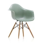 Vitra - Fauteuil eames en fibre de verre daw, couleur miel cendré / eames vert mousse de mer (patins en feutre blanc)