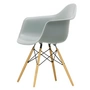 Vitra - Eames Plastic Armchair DAW RE, érable jaunâtre / gris clair (patins en feutre blanc)