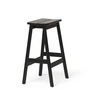 Form & Refine - Angle Tabouret de bar H 65 cm, hêtre teinté noir