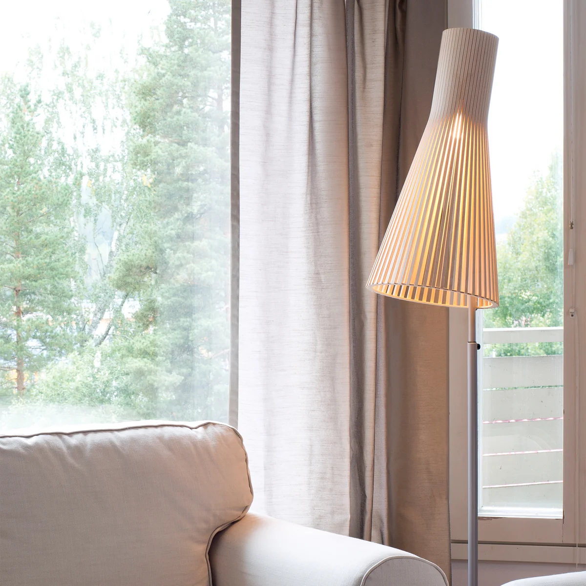 Lampadaire Secto 4210 de Secto en blanc