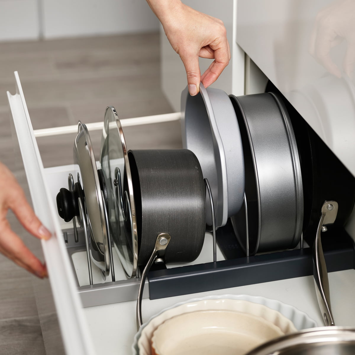 6 solutions pratiques pour ranger les couvercles de casseroles