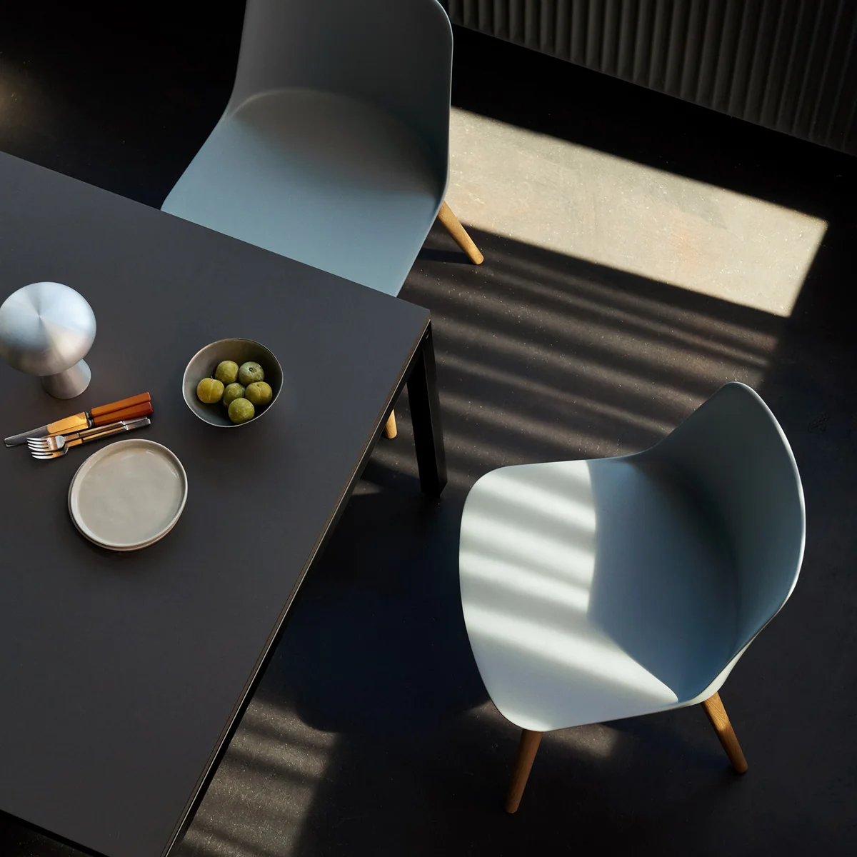 & Tradition - Rely Side Chair HW71, chêne laqué transparent / bleu clair