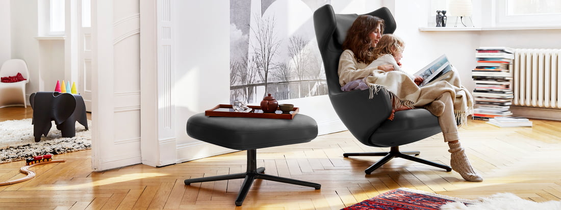 Les sites Grand Repos et Repos Lounge Chairs de Vitra sont plus que de simples fauteuils confortables : ils s'intègrent parfaitement à l'ambiance et offrent un confort élégant.