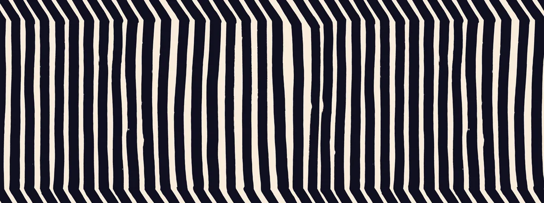 Le motif Kalasääski de Marimekko se caractérise par des lignes esthétiques et disproportionnées qui reflètent les merveilles de la nature. Dans une disposition spéciale, elles rappellent le balbuzard pêcheur qui a donné son nom au motif.