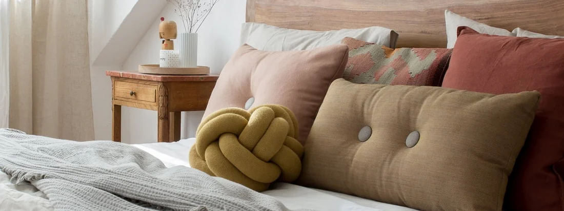 Le confort est particulièrement important pendant les saisons fraîches. Avec des textiles en différentes matières, votre maison devient un lieu de retraite confortable.