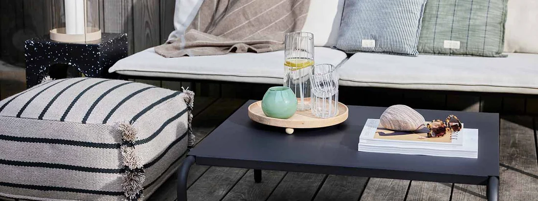 Qu'il s'agisse d'une grande réunion ou d'une solitude calme et détendue, les meubles Furi sont un point de repère accueillant et confortable lorsqu'il s'agit de terminer la soirée.