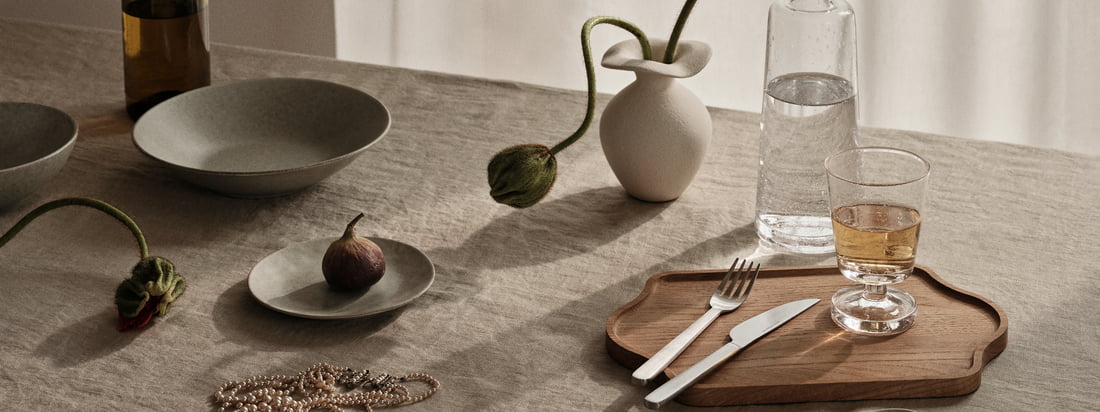 Avec l'assiette Nordic Marsh de Broste Copenhagen , le plaisir de manger peut être maximisé. Cette assiette en grès émaillé réactif de haute qualité se distingue par sa teinte claire vert poussiéreux qui donne une touche de raffinement à chaque table dressée.