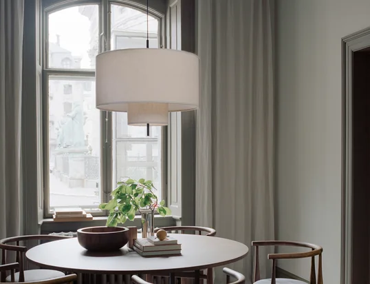 Les suspensions se retrouvent partout dans nos maisons. Trouvez ici la suspension adaptée à votre pièce.