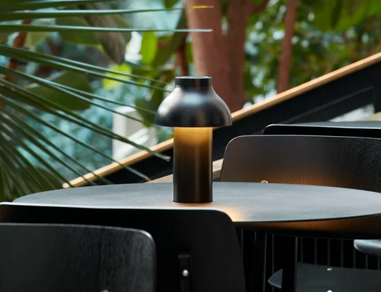 Retrouvez une large sélection de luminaires d'extérieur dans notre boutique en ligne Connox.