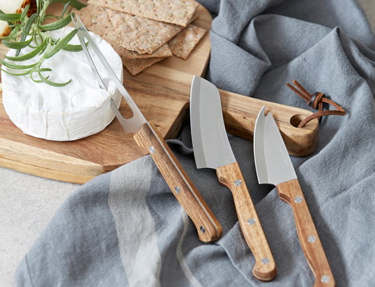 Les trois élégants couteaux à fromage de Nicolas Vahé décorent chaque plateau de fromage découvert. Les couteaux sont fabriqués en acier inoxydable et ont une finition satinée, pour un joli look.