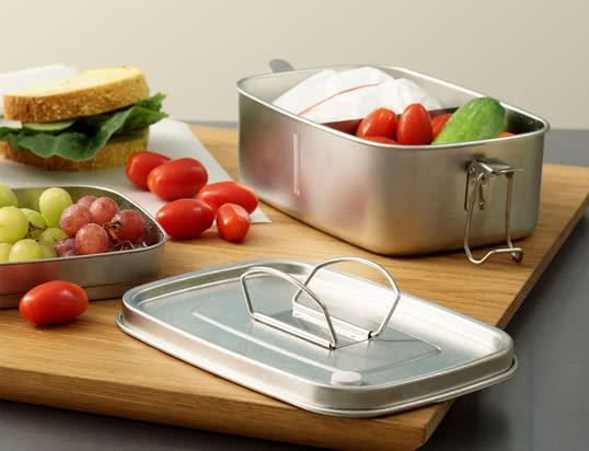 La boîte à pain Buddy de Rig-Tig by Stelton est une alternative pratique et écologique aux matériaux d'emballage jetables, comme le film alimentaire ou le papier aluminium.