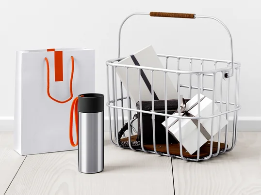 Chaque année, 6,4 milliards de gobelets jetables vont dans la poubelle en Allemagne. Avec un gobelet thermo, vous respectez non seulement l'environnement, mais vous avez toujours votre café préféré avec vous.