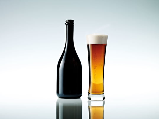 Le verre à bière de la série Beer Basic du fabricant Schott Zwiesel possède un point d'effervescence et est légèrement évasé vers le haut afin de garantir une répartition parfaite de la mousse.