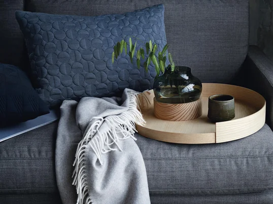 La collection Objects de Fritz Hansen propose des accessoires pour la maison simples, directs et pourtant féminins, tous créés avec un savoir-faire et une qualité exquis.