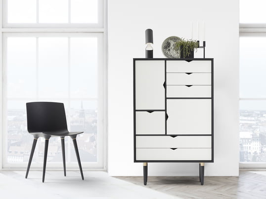 La variante monochrome de S5 dispose de façades de tiroirs et de portes d'un blanc sobre. S5 Mais elle existe aussi en version multicolore.