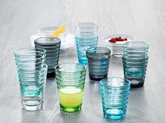 La simplicité fonctionnelle et intemporelle des verres de la série Aino Alto d'Iittala est encore aujourd'hui moderne et contemporaine.