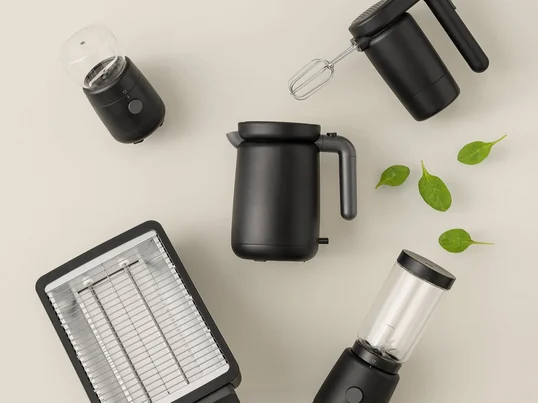 Les différents appareils de cuisine design noirs de la série Foodie de Rig-Tig by Stelton donnent une impression à la fois de modernité et de propreté.