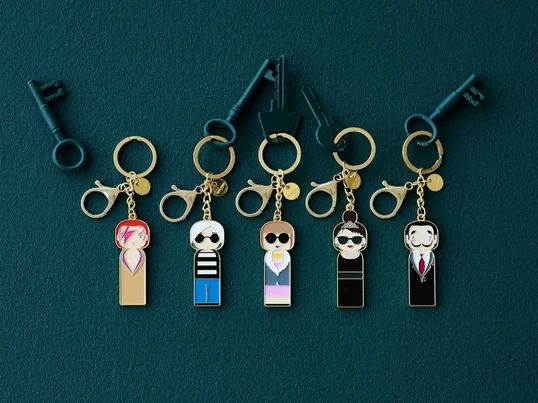 Le porte-clés Sketch Inc. de Becky Kemp for Lucie Kaas est une superbe décoration sur n'importe quel porte-clés et une belle idée de cadeau pour diverses occasions.