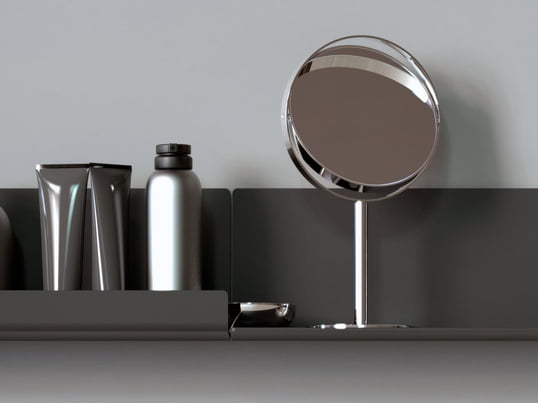 Le miroir cosmétique Nova2 avec grossissement 5x 1943 de Frost - un chef-d'œuvre du design scandinave. Ce miroir a été conçu par le célèbre designer Bønnelycke mdd et confère élégance et fonctionnalité à la salle de bain, à la chambre à coucher ou au dressing.