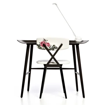 Comme s'il était sculpté dans un morceau de bois