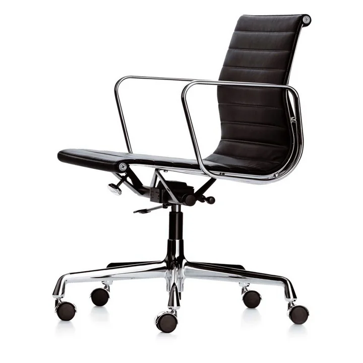 EA 117 Chaise de bureau chromée avec accoudoirs pivotants de Vitra en Hopsak Nero