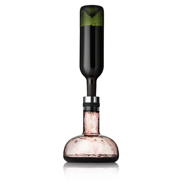 Étape 2 de l'utilisation de la carafe à décanter le vin New Norm de Audo