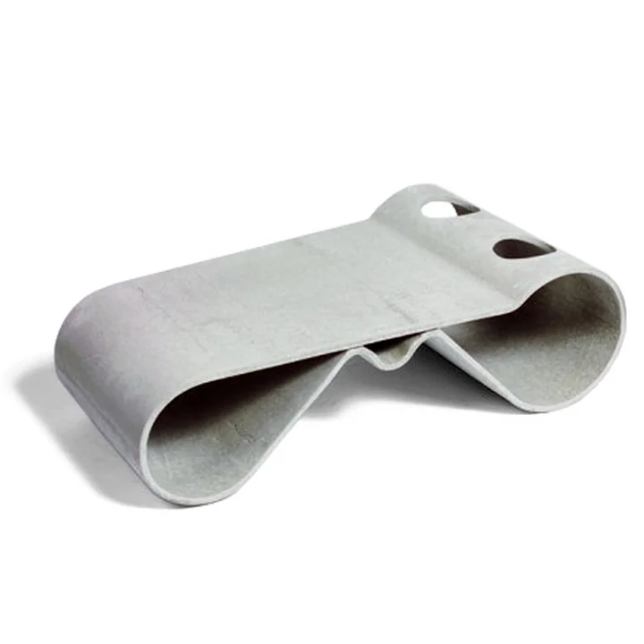 La table d'extérieur Willy Guhl Loop de Eternit est sans amiante