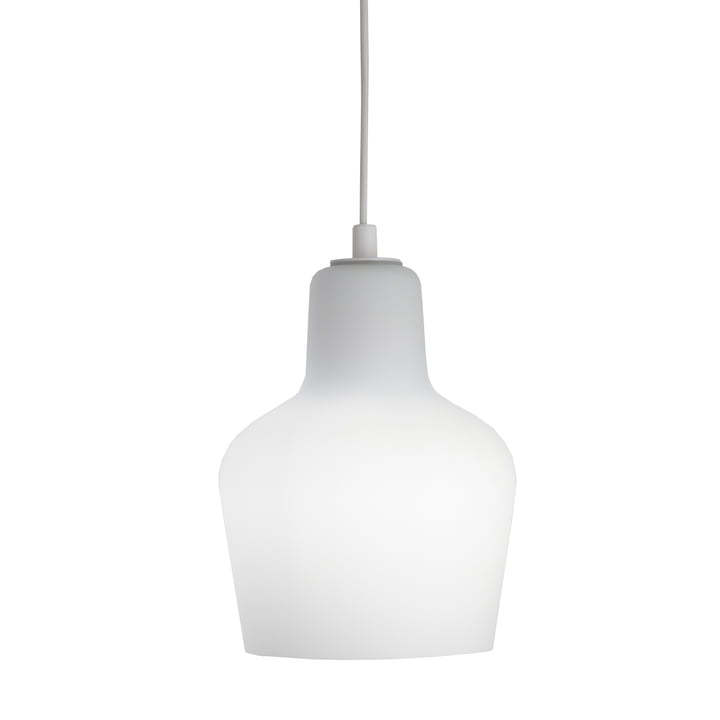 Le luminaire suspendu A 440 de Artek est une nouvelle interprétation de la Cloche d'or.