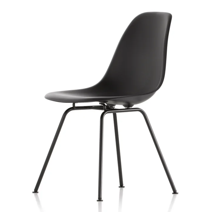 Eames Plastic Armchair DSX de Vitra en noir profond / basic dark (patins en feutre basic dark)