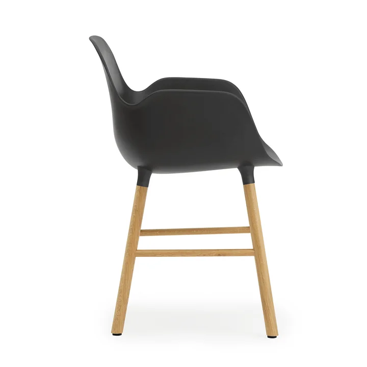 Form Armchair de Normann Copenhagen en chêne en noir