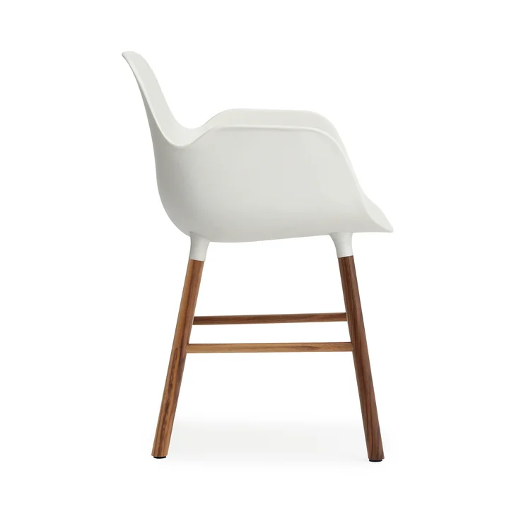Form Armchair de Normann Copenhagen en noix en blanc