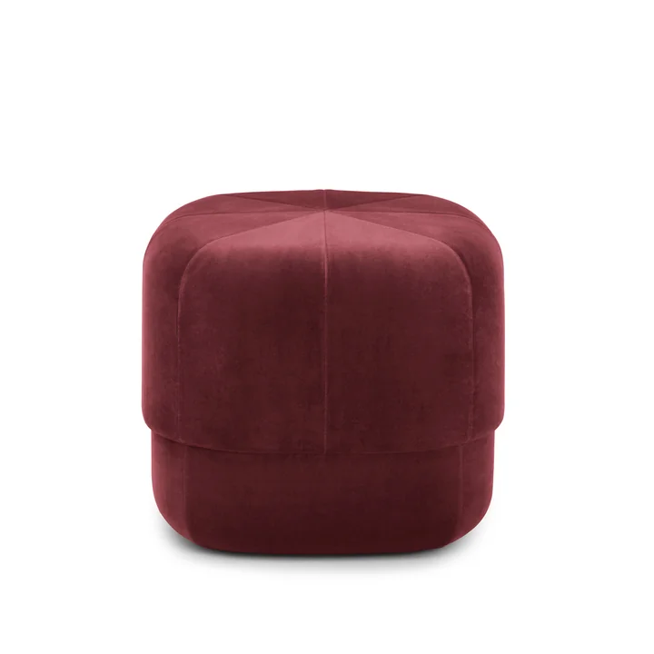 Circus Pouf en petit de Normann Copenhagen en velours rouge foncé