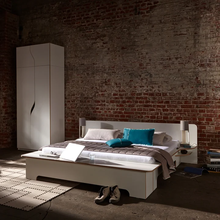 Plane Lit double avec meuble assorti Plane Armoire de Müller Small Living dans la chambre à coucher