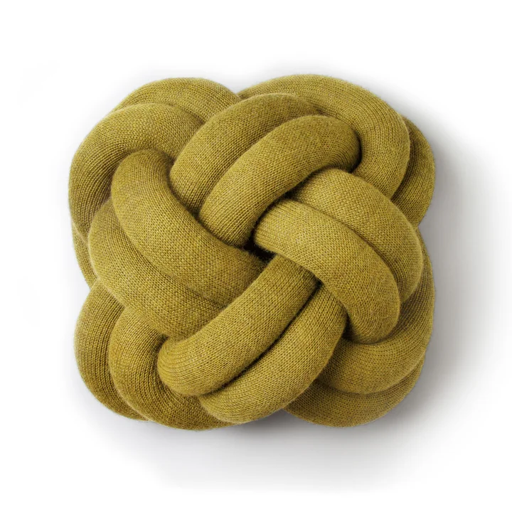 Le Knot coussin en jaune de Design House Stockholm