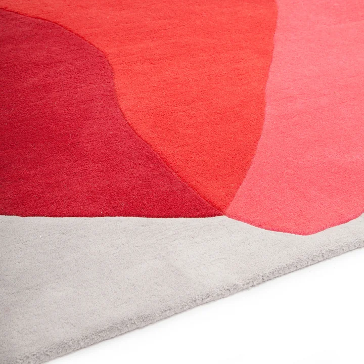 Tapis avec taches de couleur en rouge et rose caméo
