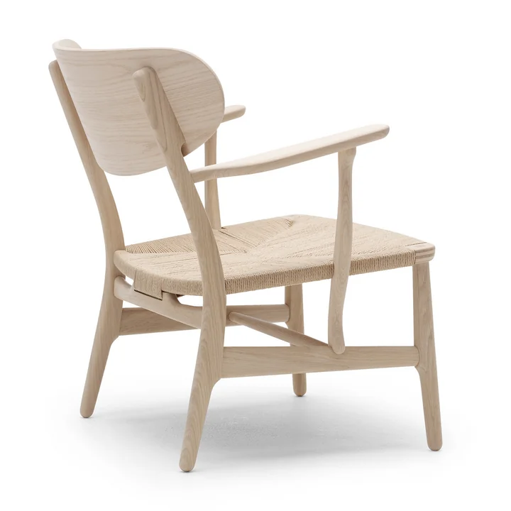 Le site CH22 de Carl Hansen est fabriqué à la main.