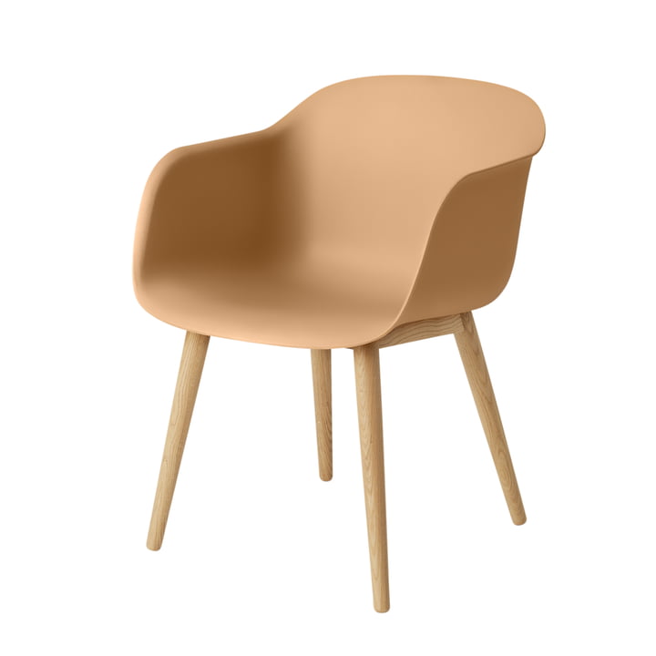 Fiber Chair Wood Base de Muuto en chêne et ocre
