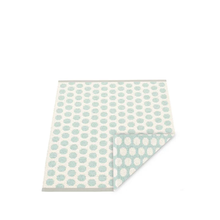 Tapis réversible Noa, 70 x 50 cm, par Pappelina en turquoise pâle / vanille / bord gris chaud