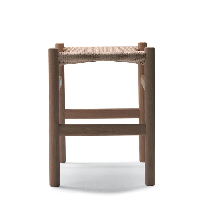 Le Carl Hansen - CH53 Tabouret en chêne savonné avec tressage naturel