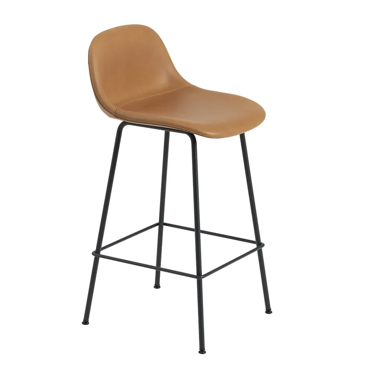 Tabouret de bar Fibre avec dossier / structure en métal H 65 par Muuto en noir / cuir cognac