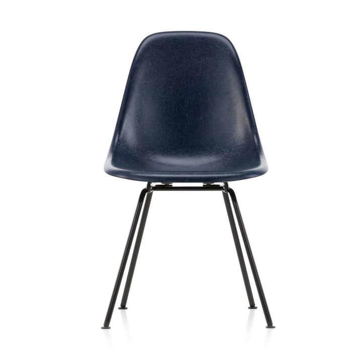 Eames Fiberglass Side Chair DSX by Vitra en noir basique / Eames bleu marine